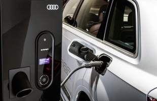 Audi Q7 e-tron 3.0 TDI quattro. Ceny