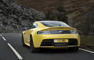 Bardzo szybki, nowy Aston Martin V12 Vantage S