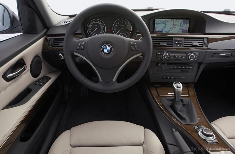 BMW 318i E90 143 KM 2012 sedan skrzynia automatyczna