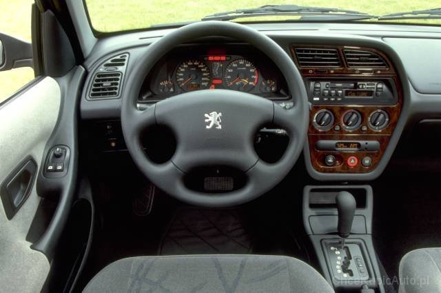 Peugeot 306 1.4 75 KM 2002 sedan skrzynia ręczna napęd