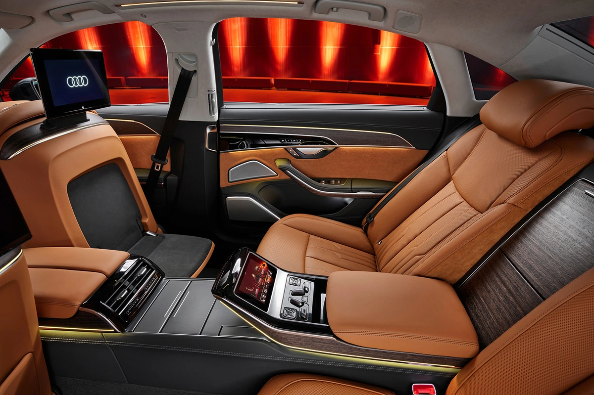 Audi A8 D5 FL Long 60TFSI e 462 KM