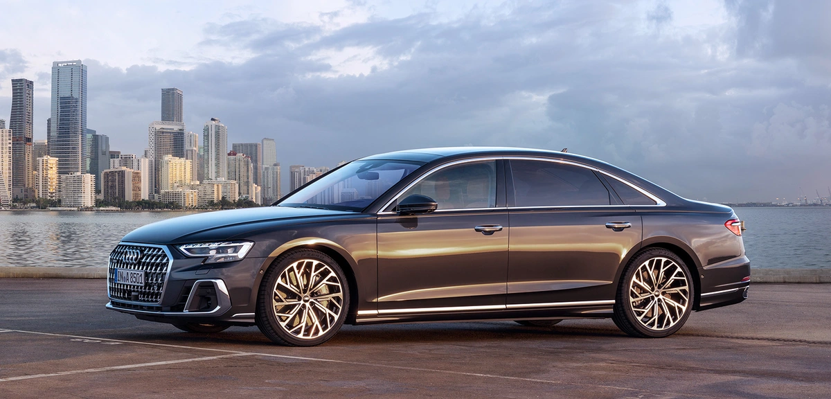 Audi A8 D5 FL Long 60TFSI e 462 KM