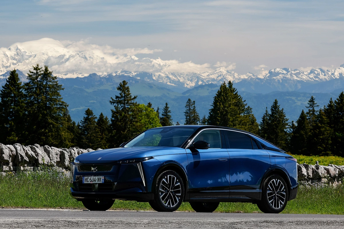 DS N°8 73kWh 230 KM