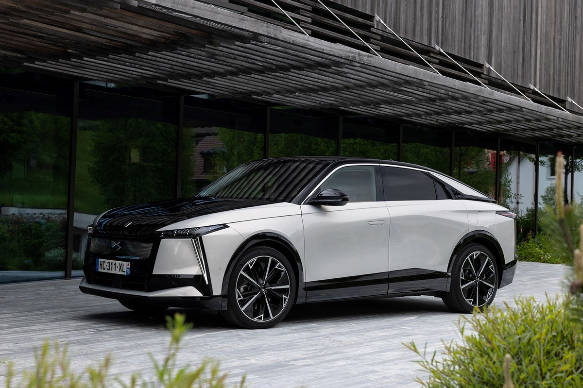 DS N°8 97kWh 350 KM