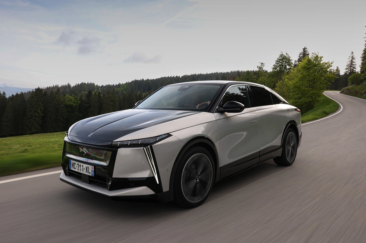 DS N°8 97kWh 350 KM