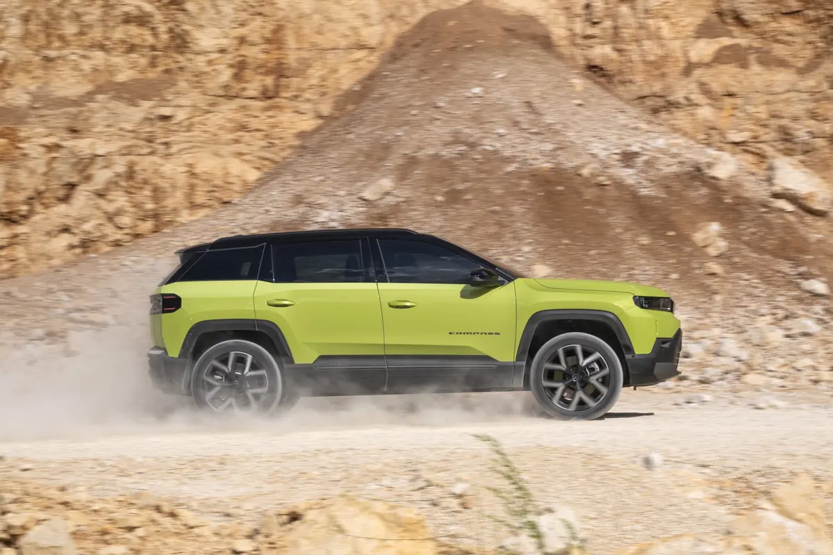 Jeep Compass III BEV 213 KM