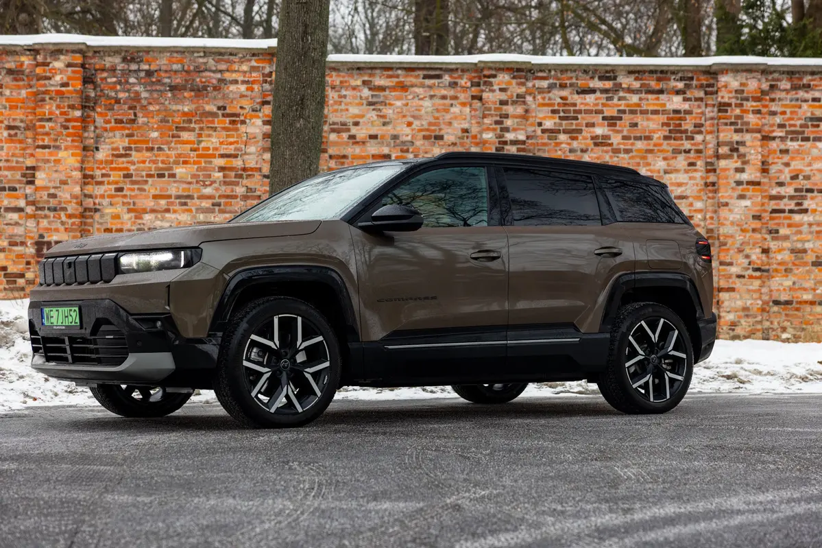 Jeep Compass III BEV 213 KM