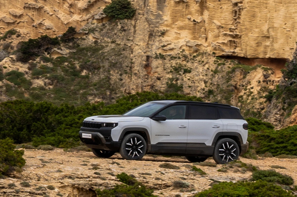 Jeep Compass III BEV 375 KM