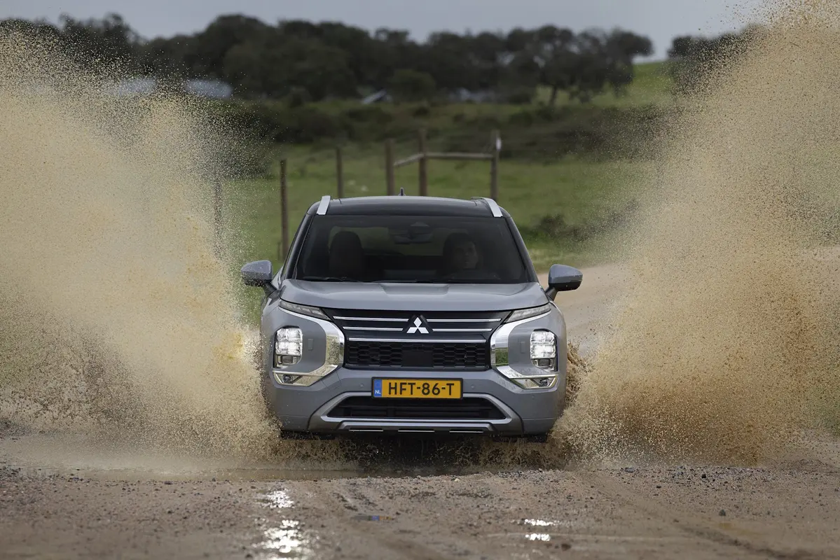 Mitsubishi Outlander IV 2.4 PHEV 306 KM