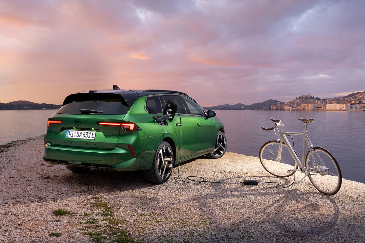 Opel Astra L FL Electric 58 kWh 156 KM