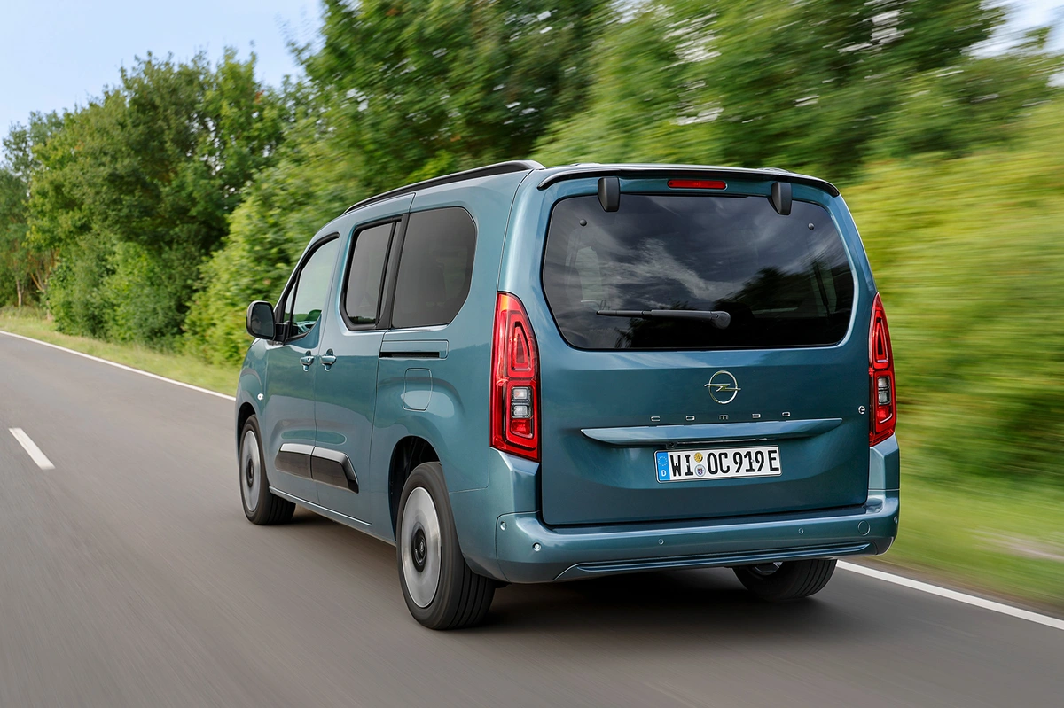 Opel Combo E FL L2 Electric e136 136 KM