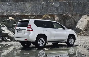 Toyota Land Cruiser po liftingu — zdjęcie 4