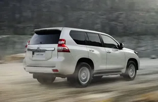 Toyota Land Cruiser po liftingu — zdjęcie 6