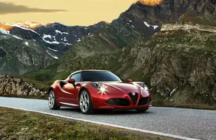 Nadjeżdża Alfa Romeo 4C! — zdjęcie 3