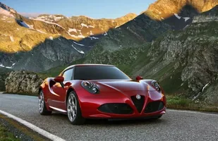 Nadjeżdża Alfa Romeo 4C! — zdjęcie 4