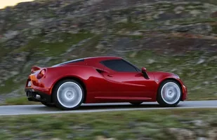Nadjeżdża Alfa Romeo 4C! — zdjęcie 8