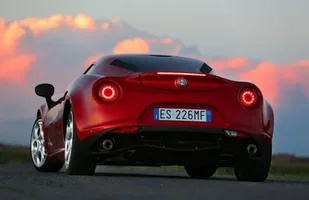 Nadjeżdża Alfa Romeo 4C! — zdjęcie 10