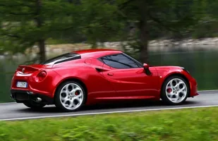 Nadjeżdża Alfa Romeo 4C! — zdjęcie 11