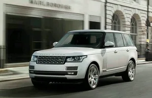 Range Rover LWB. Angielska S-klasse — zdjęcie 5
