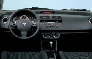 Używane: Suzuki Swift III — zdjęcie 4