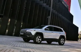 Jeep Cherokee wjeżdża do Europy! — zdjęcie 9