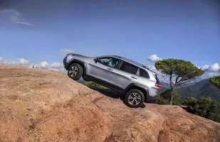 Jeep Cherokee wjeżdża do Europy! — zdjęcie 4