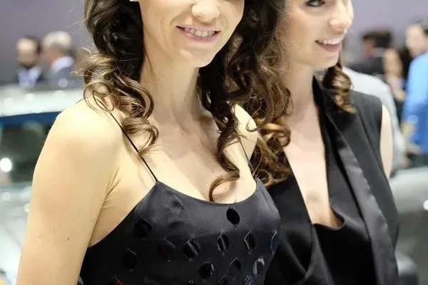Dziewczyny salonu w Genewie - zdjęcie 10