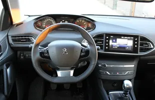 Długi dystans: Peugeot 308 — zdjęcie 11
