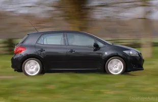 Używane: Toyota Auris — zdjęcie 6