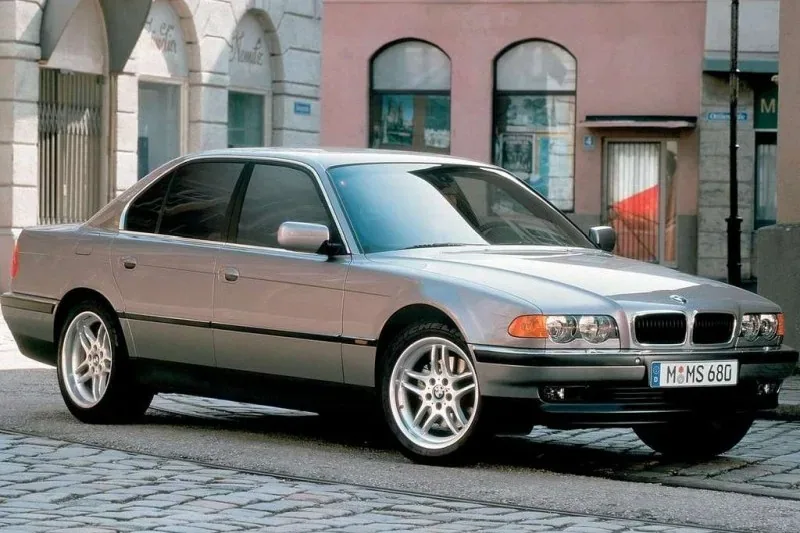 BMW 7 E38