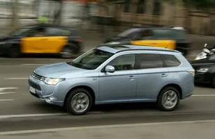 Mitsubishi Outlander PHEV. Świetna sprzedaż! — zdjęcie 1
