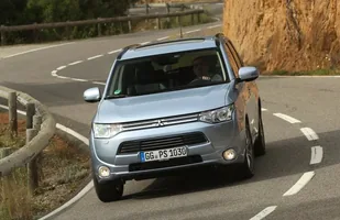 Mitsubishi Outlander PHEV. Świetna sprzedaż! — zdjęcie 2