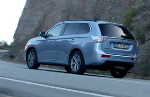 Mitsubishi Outlander PHEV. Świetna sprzedaż! — zdjęcie 4