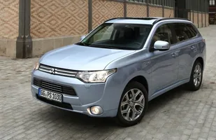 Mitsubishi Outlander PHEV. Świetna sprzedaż! — zdjęcie 7