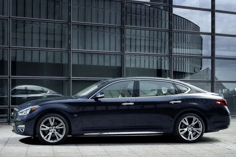 Infiniti Q70 L