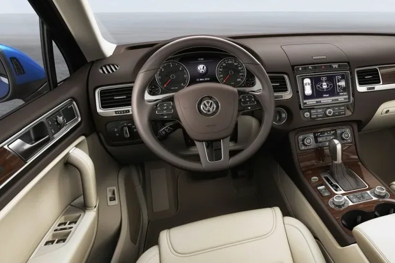 Volkswagen Touareg model roku 2015