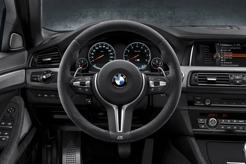 BMW 30 Jahre M5