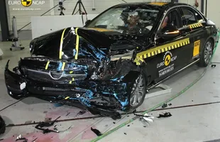 Testy Euro NCAP: Mercedes klasy C i Hyundai i10 — zdjęcie 3