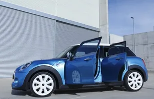 Pięciodrzwiowe Mini. Takiego nie było! — zdjęcie 9