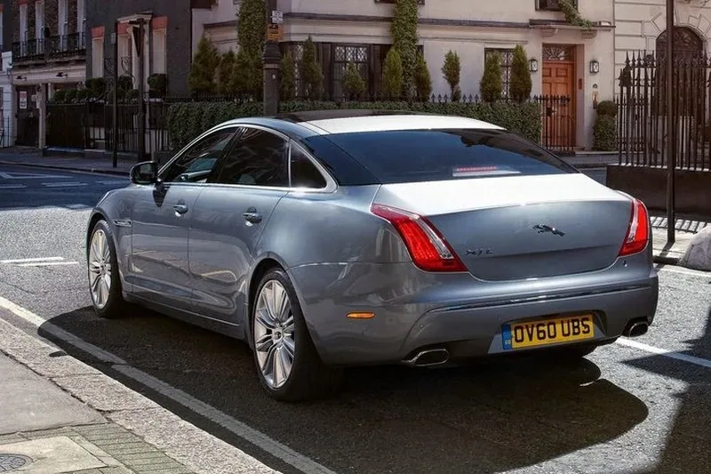 Jaguar XJ