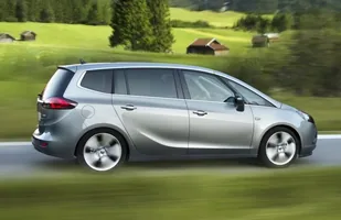 Opel Zafira Tourer ecoFlex — zdjęcie 2