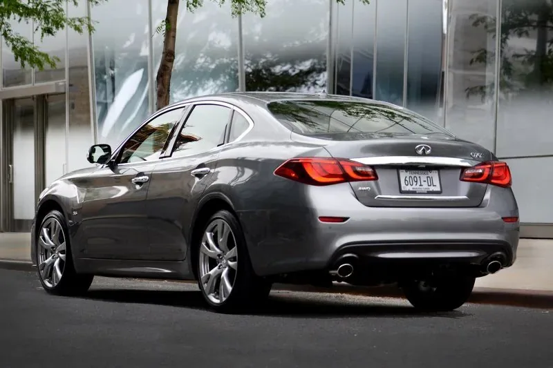 Infiniti Q70