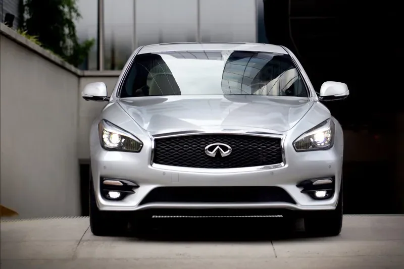 Infiniti Q70