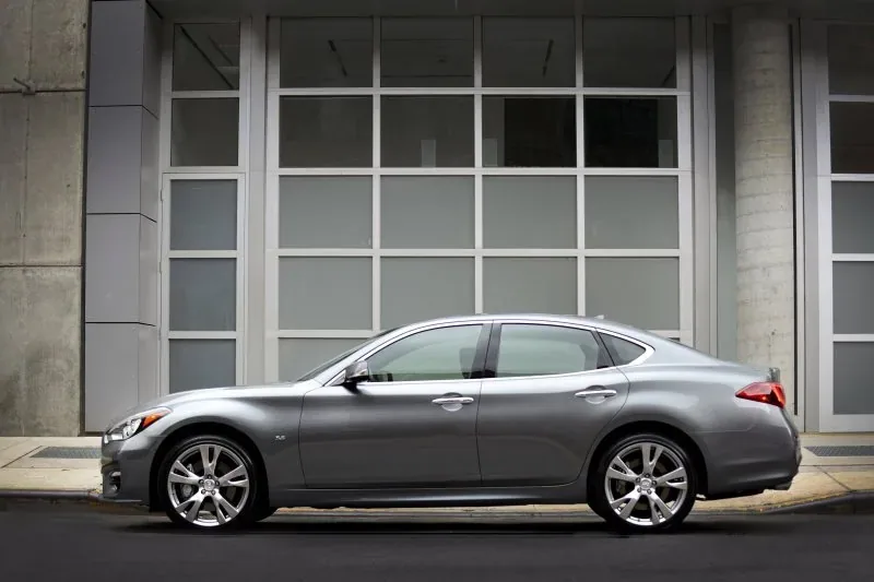 Infiniti Q70