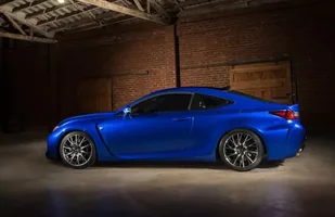 Lexus RC F z niezwykle mocnym V8 — zdjęcie 4