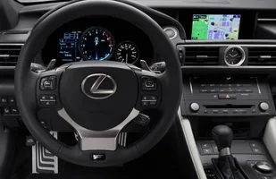 Lexus RC F z niezwykle mocnym V8 — zdjęcie 8