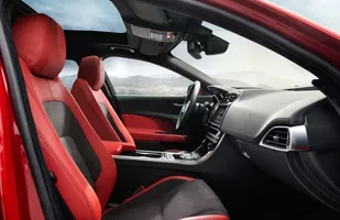 Nowość: Jaguar XE — zdjęcie 6