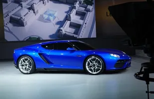 Lamborghini Asterion. 4 l/100 km? — zdjęcie 11
