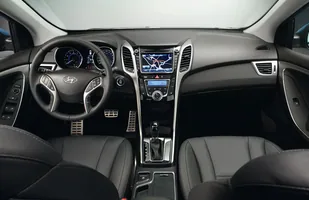 Nadjeżdża Hyundai i30 drugiej generacji — zdjęcie 3
