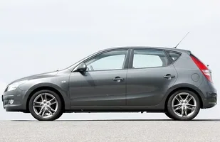 Nadjeżdża Hyundai i30 drugiej generacji — zdjęcie 5